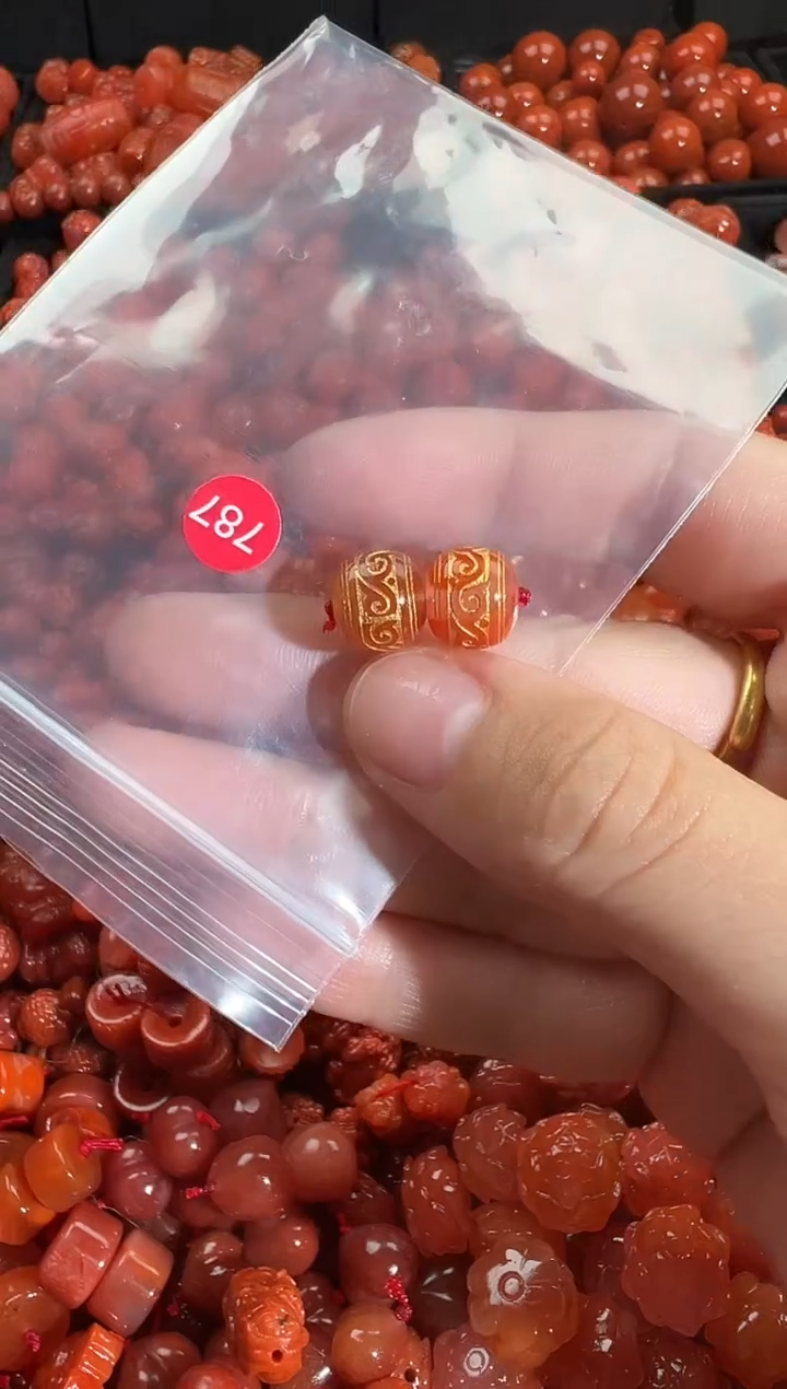 颈饰未镶嵌南红玛瑙1