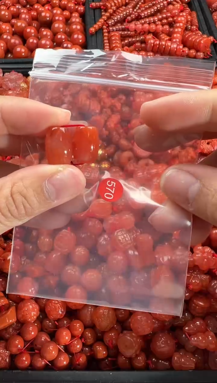 【闪购商品】南红玛瑙颈饰未镶嵌1