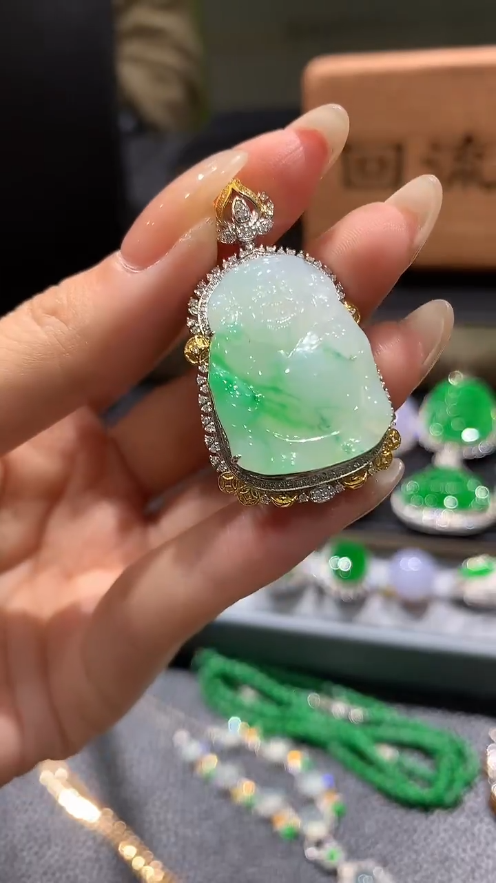 【闪购商品】翡翠吊坠(不含链)18K金镶嵌5团购