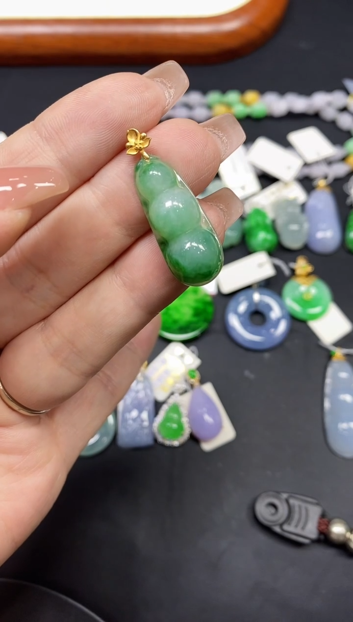 吊坠(不含链)18K金镶嵌翡翠豆子18K金扣镶嵌@@CMT2347