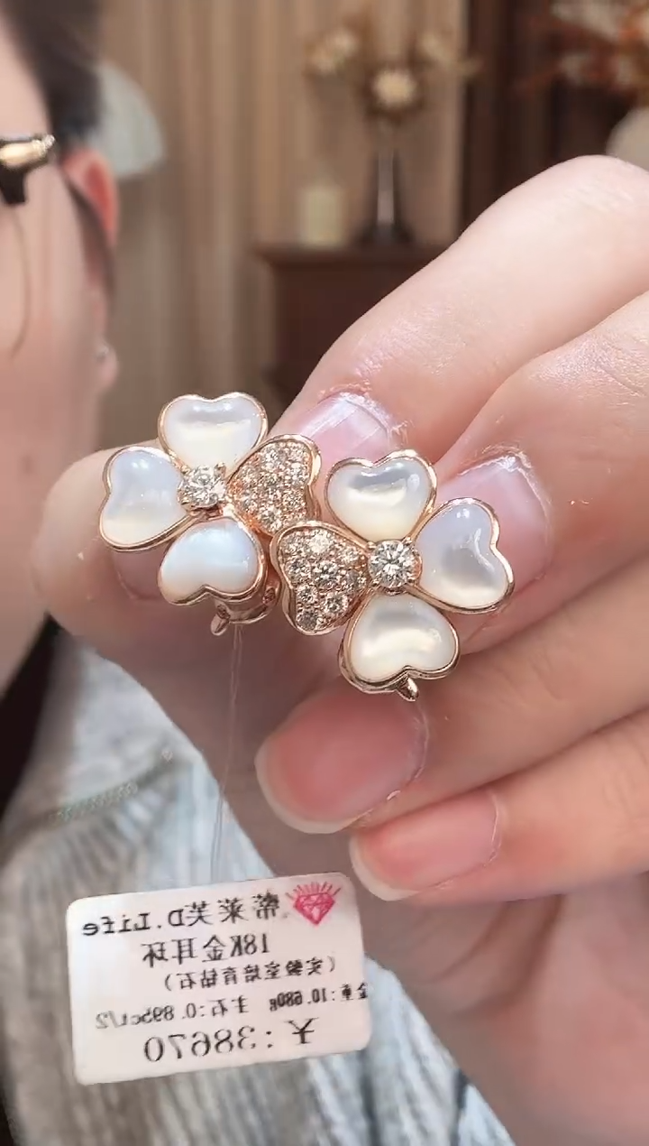 18K金镶嵌实验室培育钻石耳饰白贝耳钉