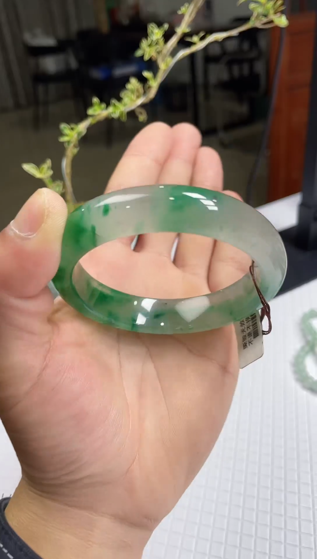 【闪购商品】石英质玉手镯未镶嵌非洲翠手镯多样性发货