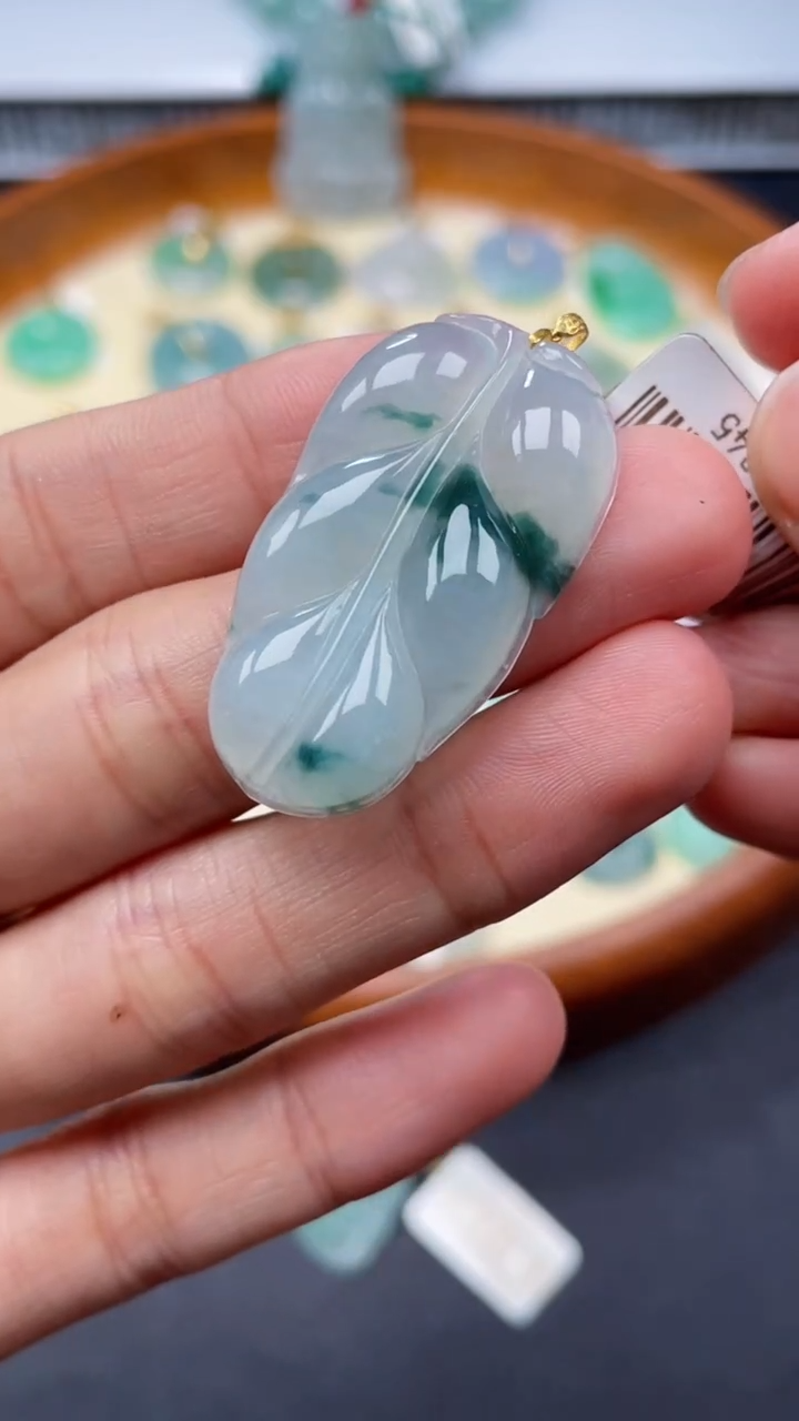【闪购商品】翡翠颈饰18K金镶嵌叶子