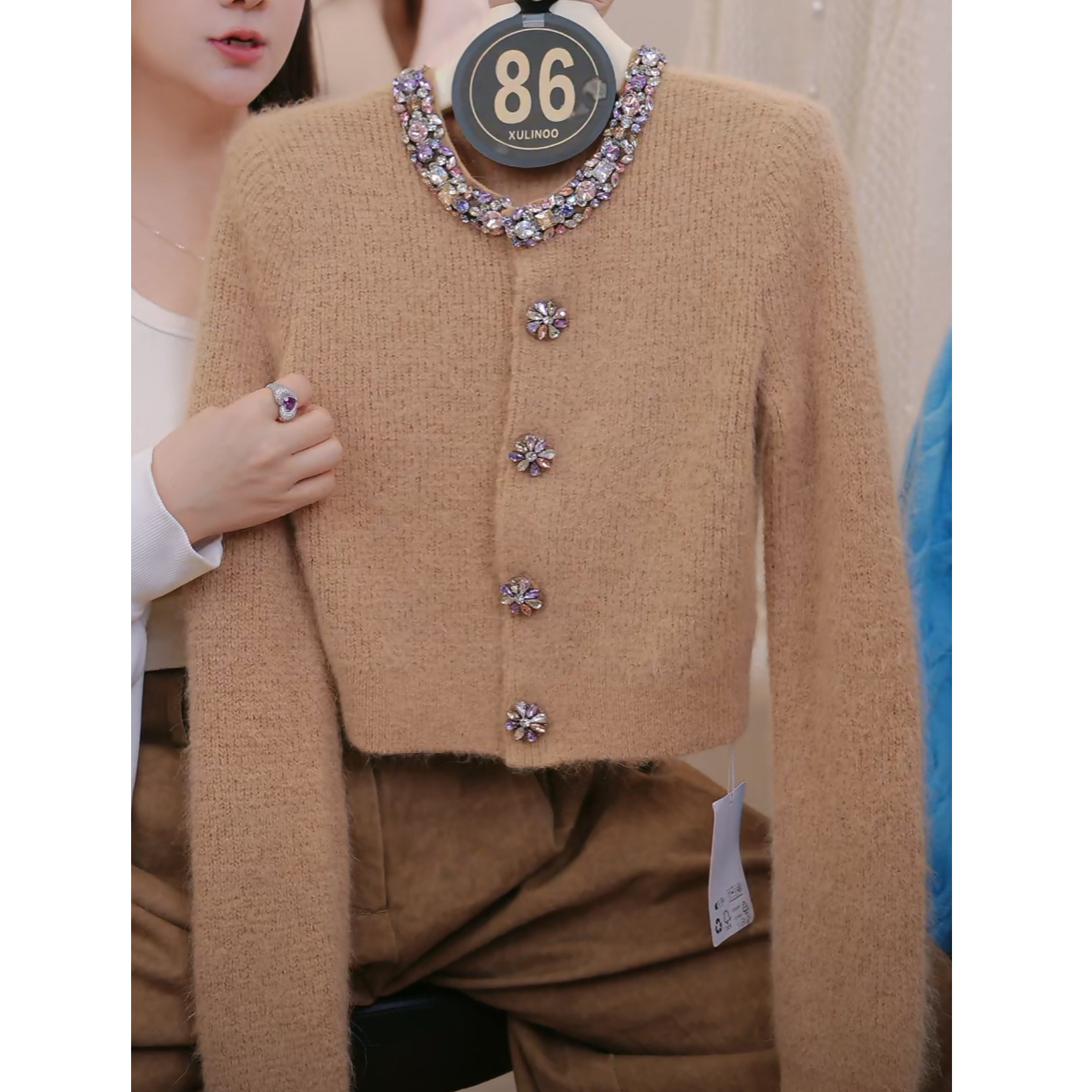 丨秋冬季新款棕色复古长袖钉珠领针织衫 4923