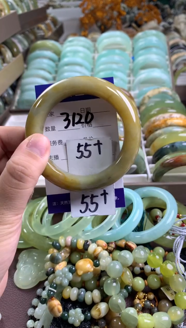 【闪购商品】蛇纹石玉手镯未镶嵌3120