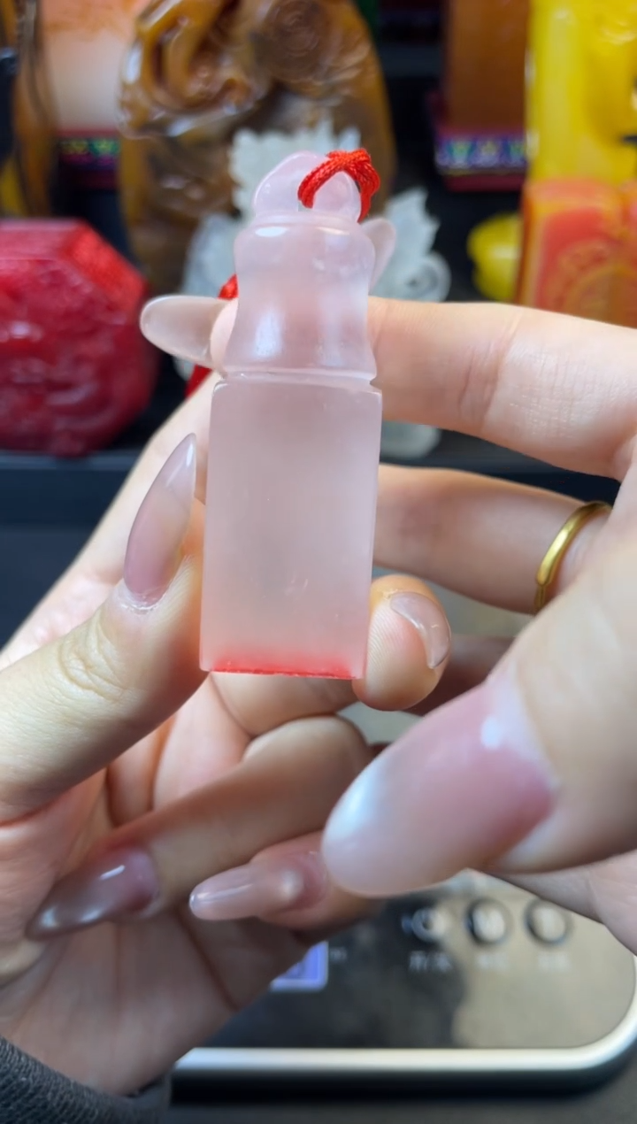 寿山石印石荔枝冻如意印纽-喜乐