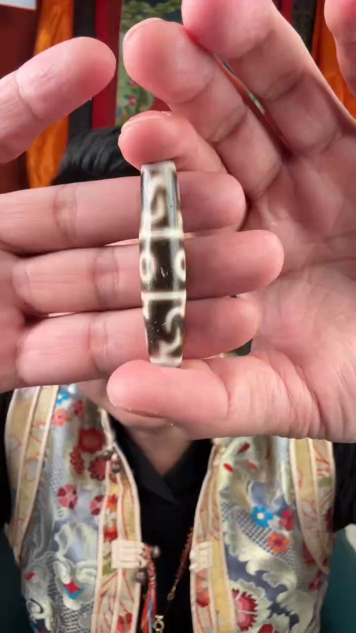 无非金属莲莲三眼