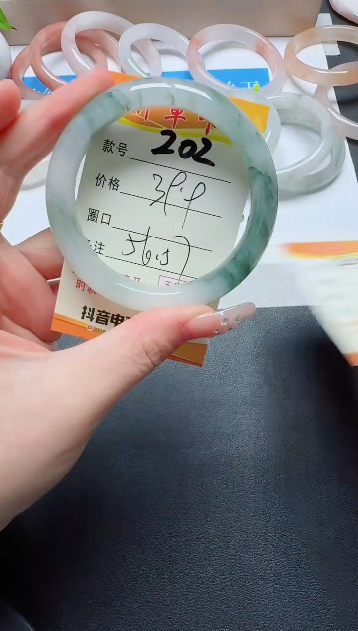 【闪购商品】石英质玉手镯未镶嵌202