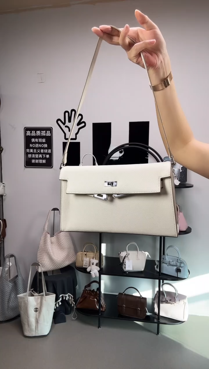 小牛皮（革）彩汐轻奢女包编号：99