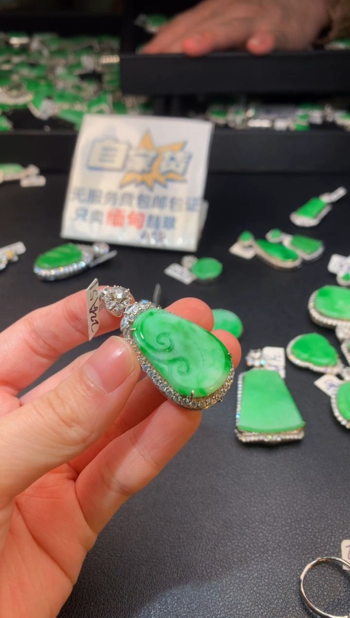 【闪购商品】翡翠颈饰银S925镶嵌翡翠