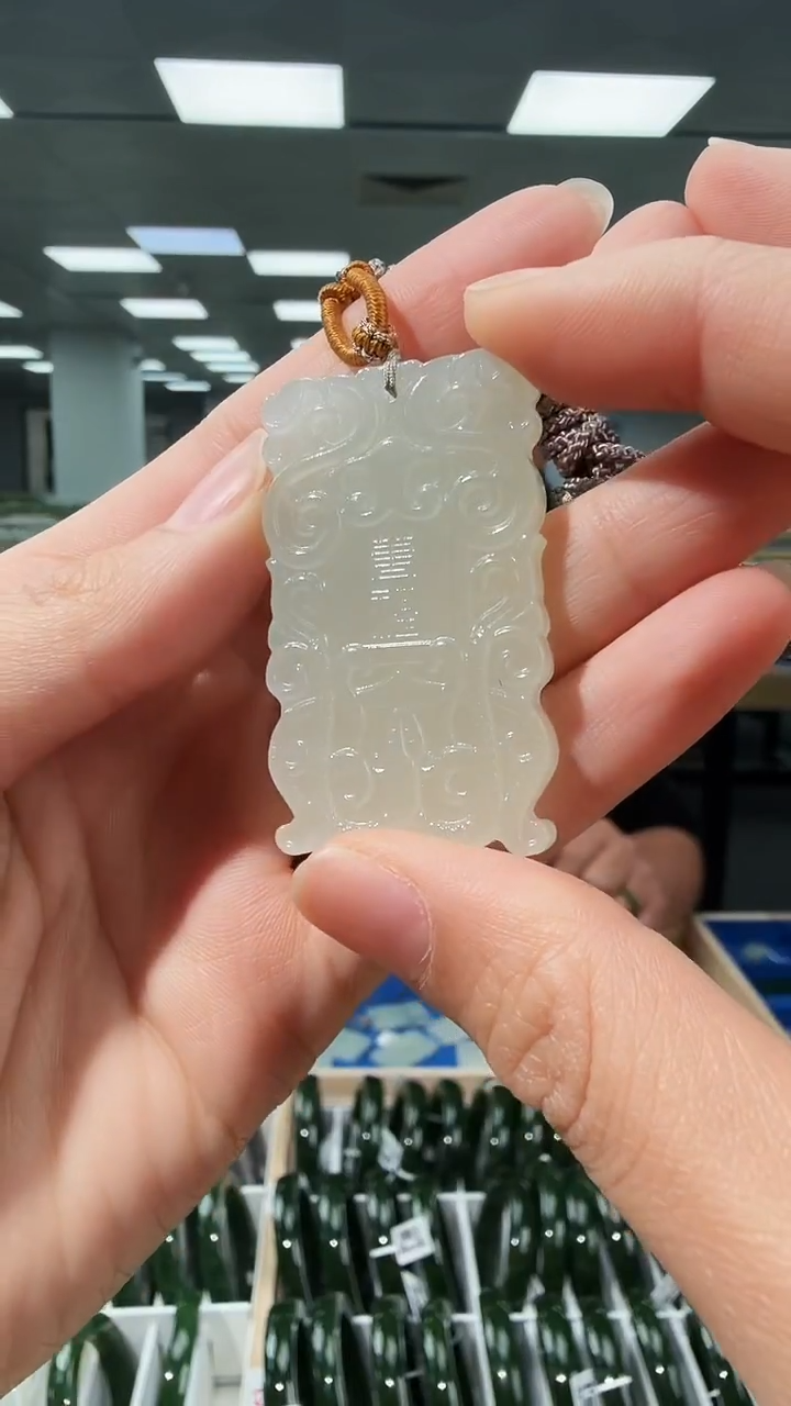 颈饰未镶嵌和田玉白玉牌子 多样性发一