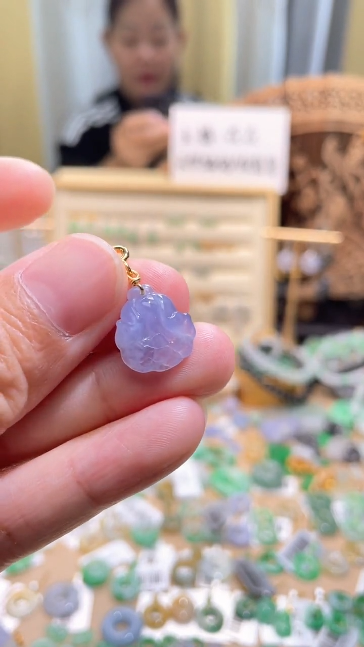 颈饰未镶嵌翡翠花