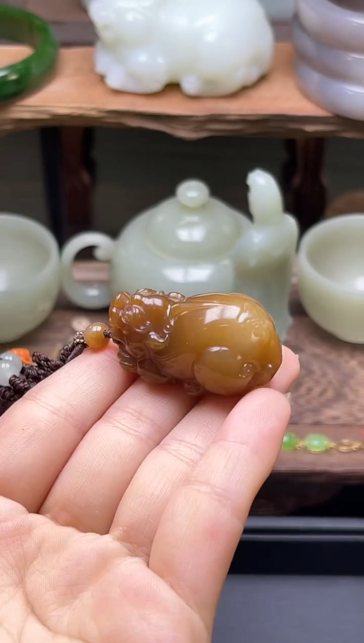 【闪购商品】和田玉吊坠未镶嵌且末金山糖 貔貅822244