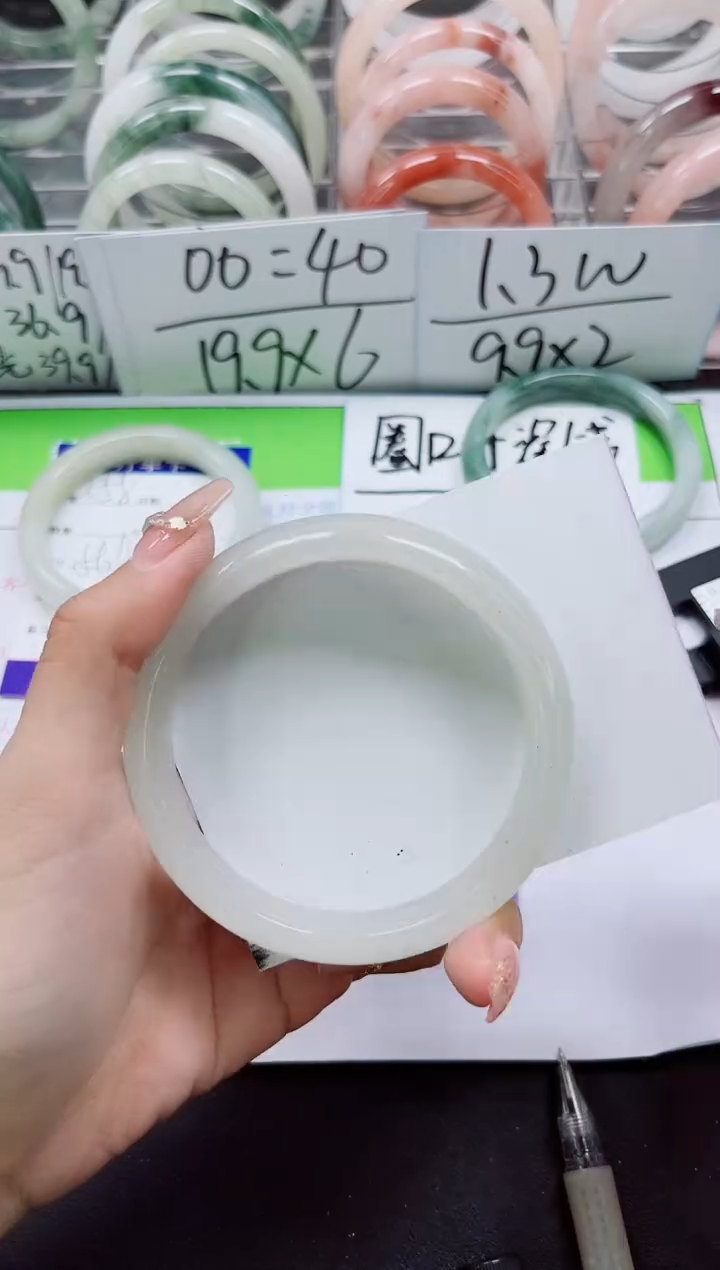 【闪购商品】石英质玉未镶嵌手镯A259-61/62