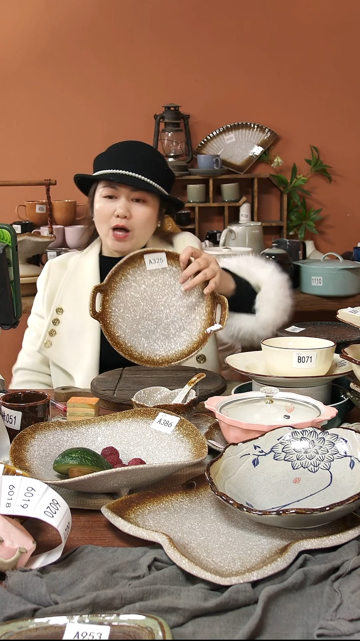 陶瓷A325一个陶瓷粗陶双耳盘可能微瑕25*2