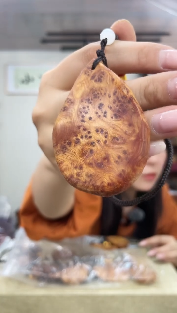 714崖柏留疤挂件木木