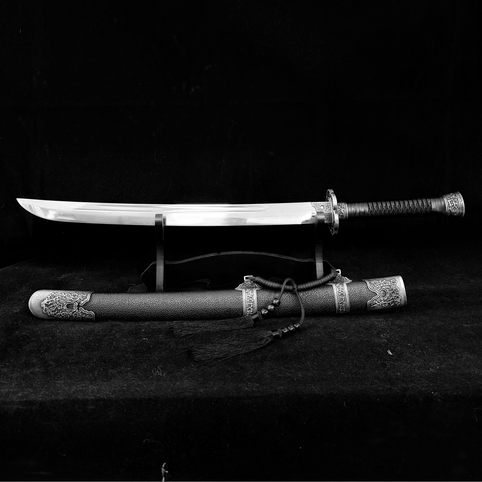 新疆专场【梅花清刀 】高性能锰钢 实木包锦缎优质锌合金未开刃摆件