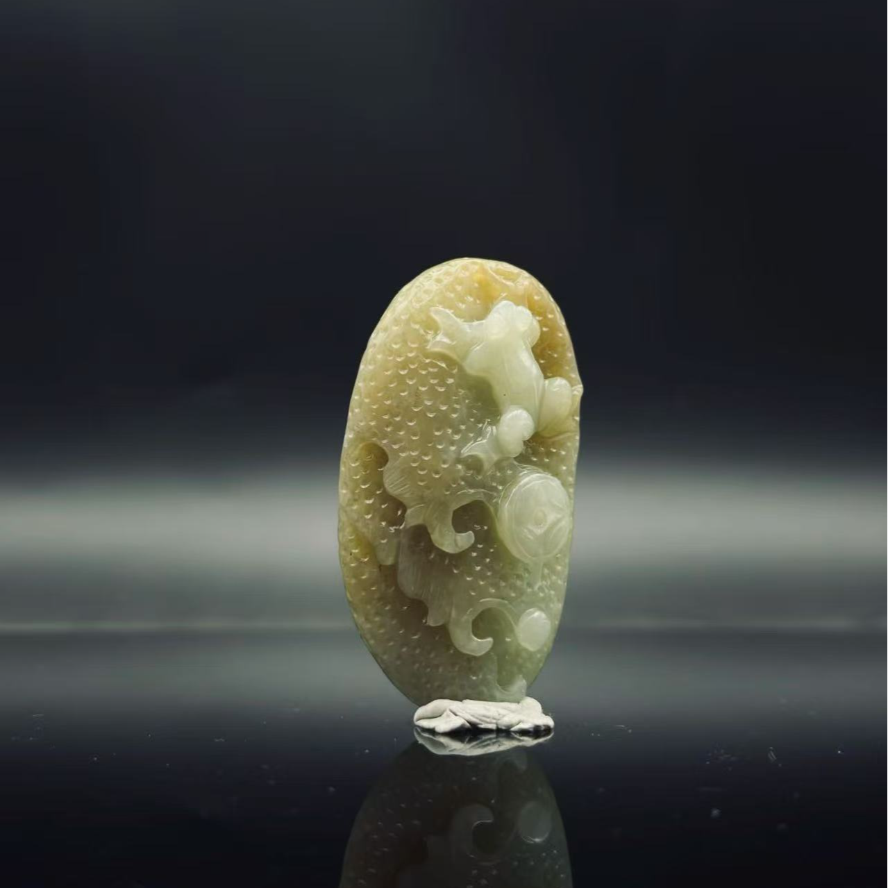 和田玉呱呱来财吊坠7759