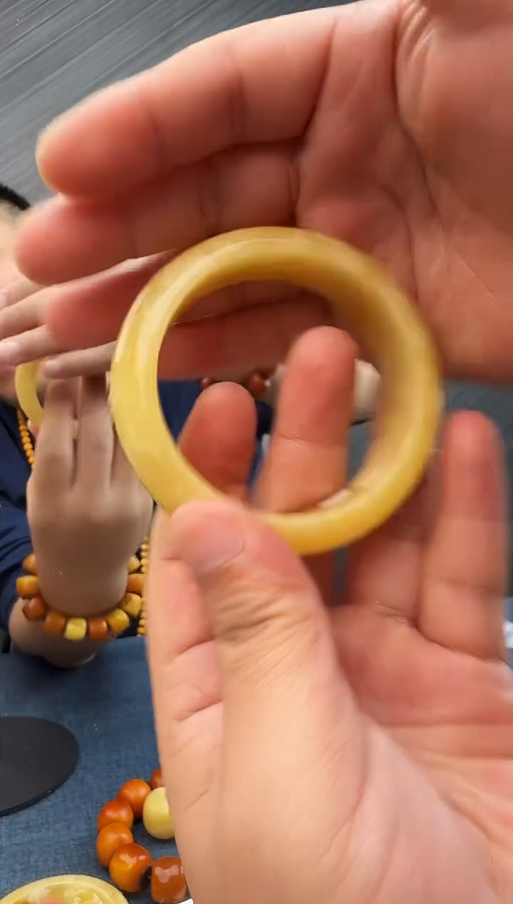 蜜蜡未镶嵌珠宝奇石假一罚十,多样性发其一