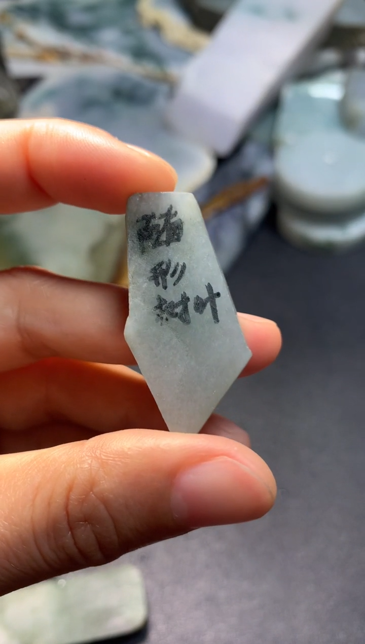 【闪购商品】翡翠颈饰未镶嵌料子