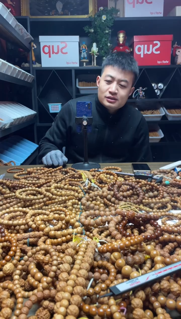 手串猴头核桃蕞****心008  凤羽 手持猴头手串 包玩红 包毕业 