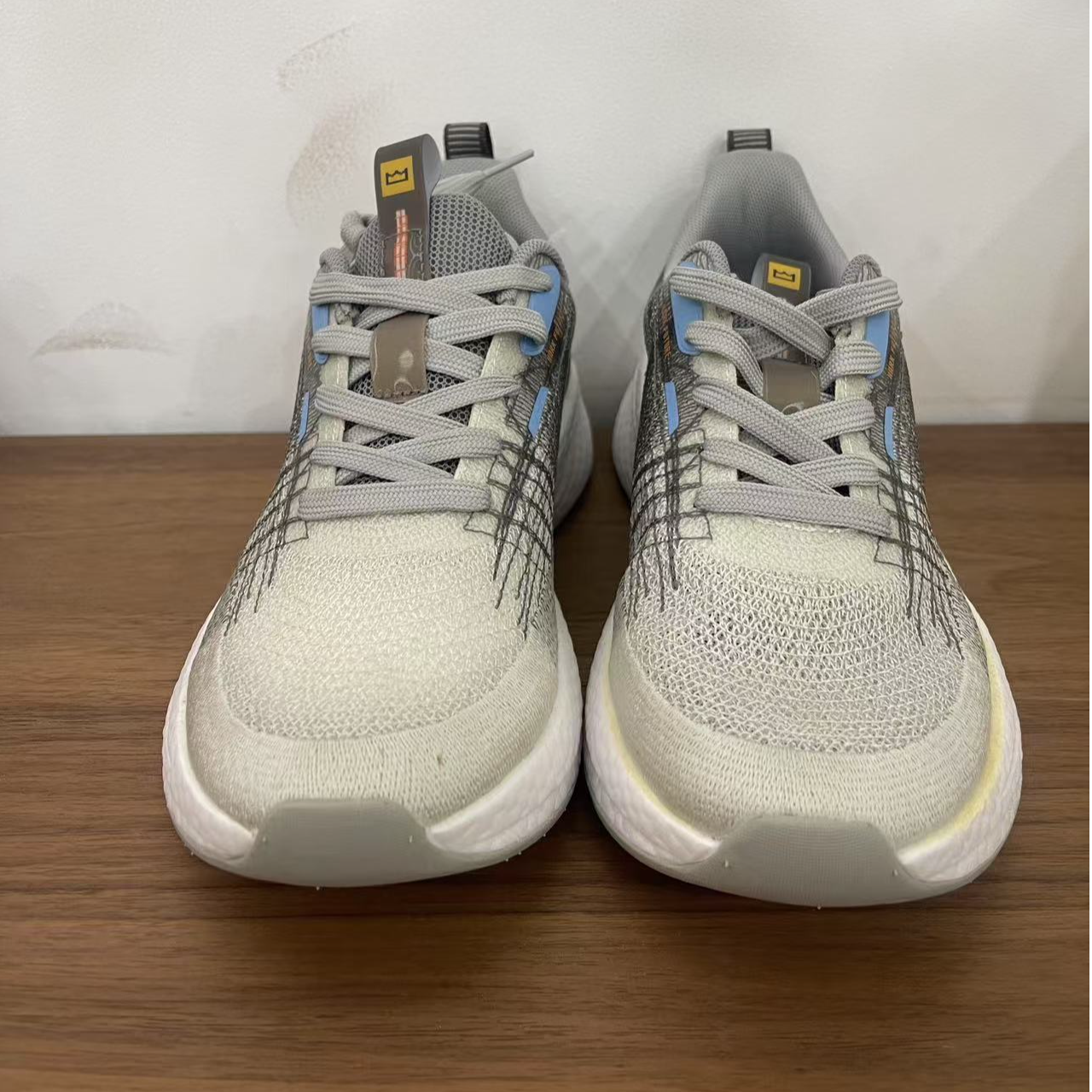 男士跑步网面透气软底轻便运动鞋40L