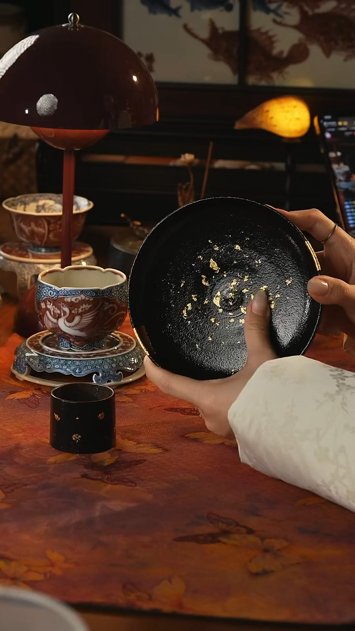 瓷片方寸造物       碎金壶承