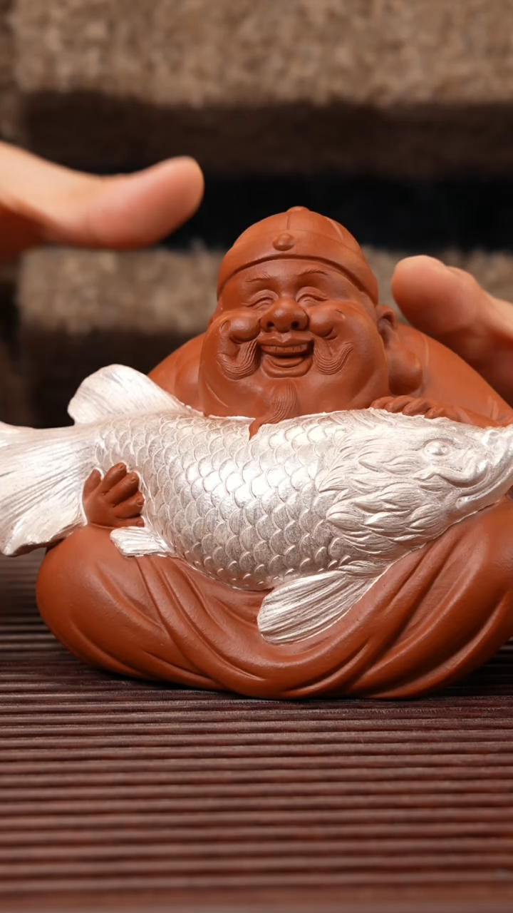 【闪购商品】紫砂茶宠年年有余（描银）