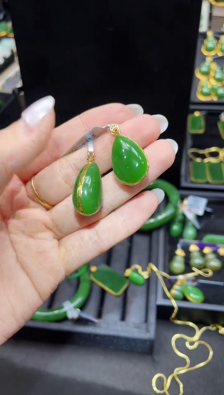 【闪购商品】和田玉18K金镶嵌吊坠25MM 多样性发一