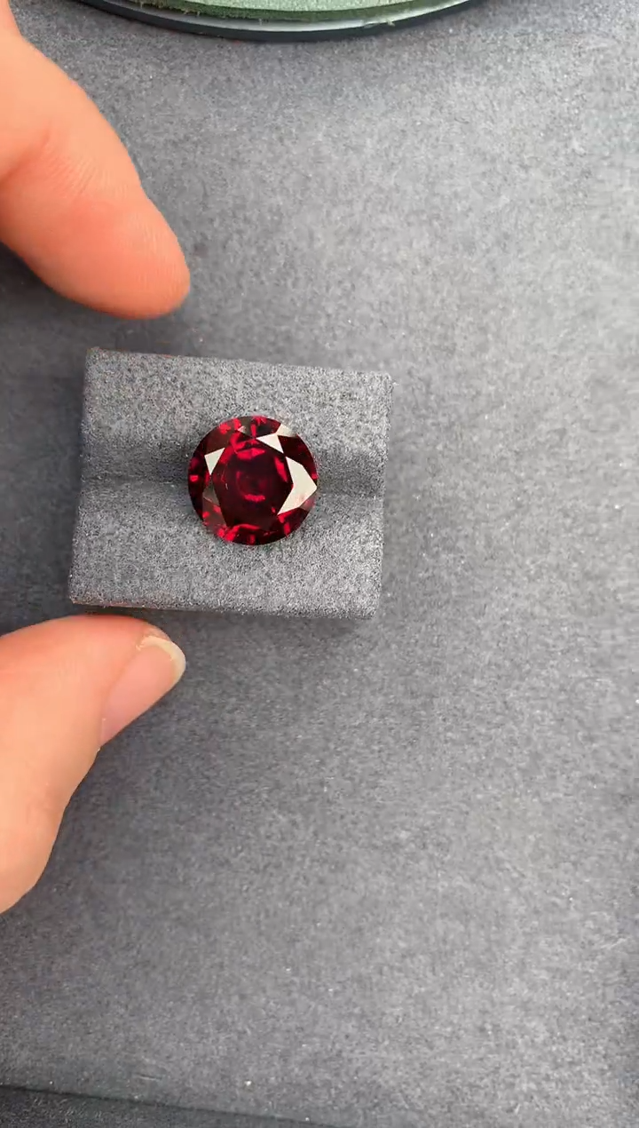 【闪购商品】石榴石裸石未镶嵌7.6ct镁铝榴石