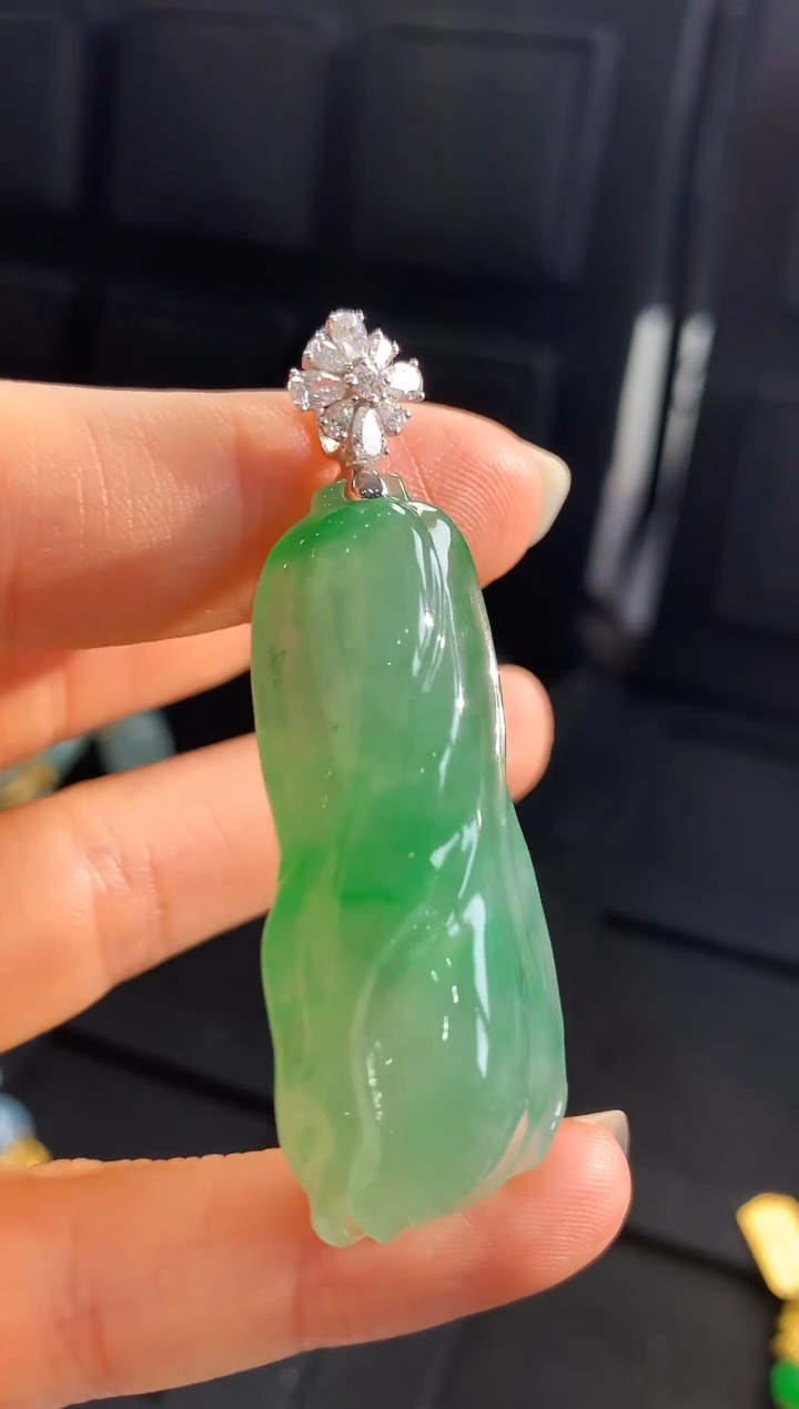 【闪购商品】翡翠吊坠(不含链)18K金镶嵌吊坠