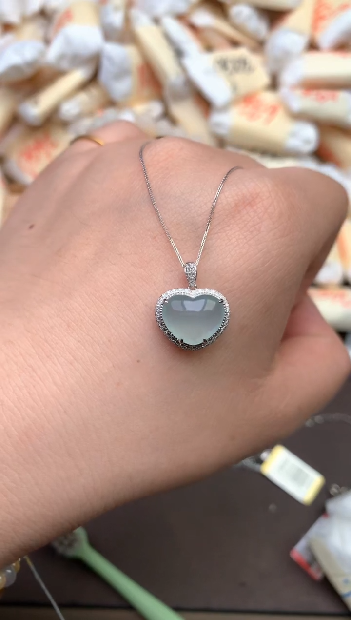 【闪购商品】翡翠18K金镶嵌颈饰—