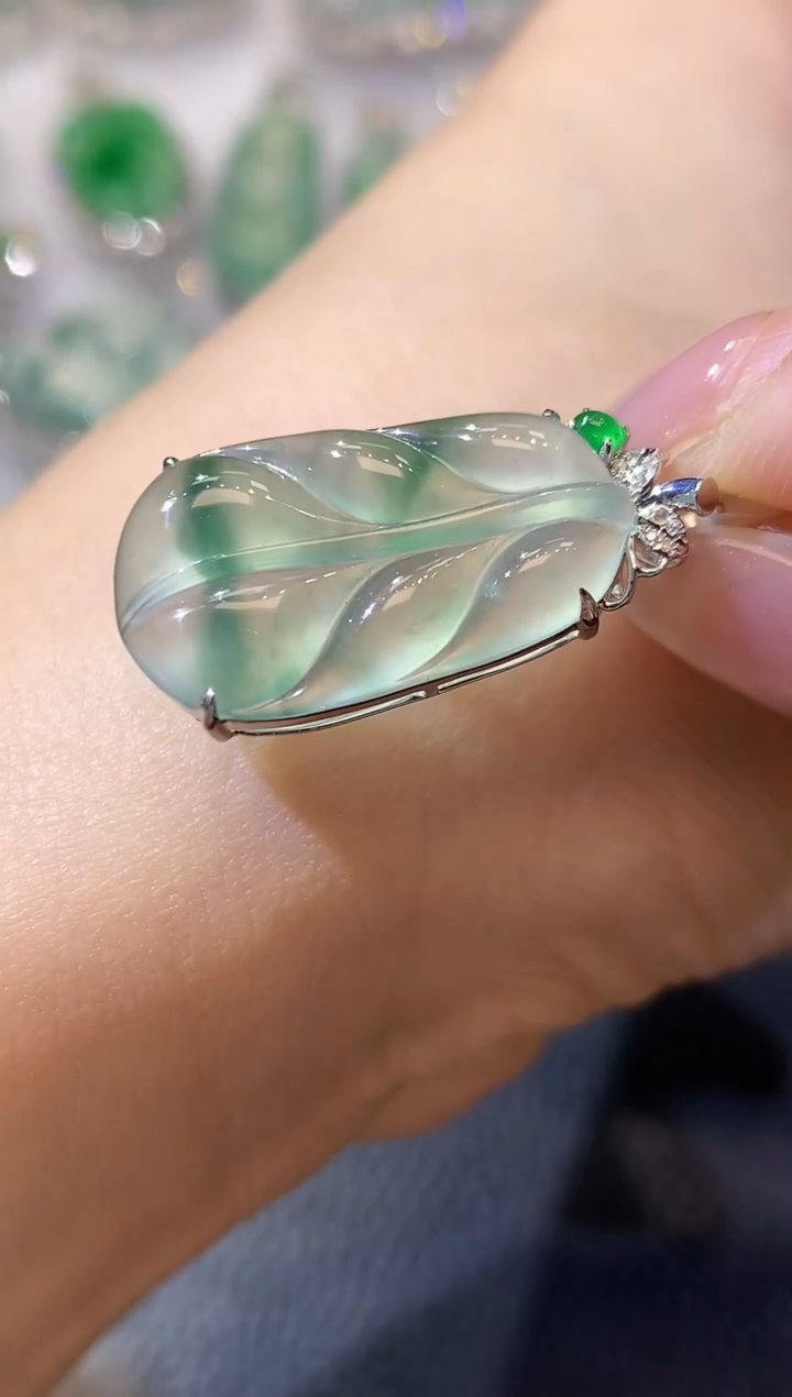 【闪购商品】翡翠吊坠(不含链)18K金镶嵌C5 多样性发货一件