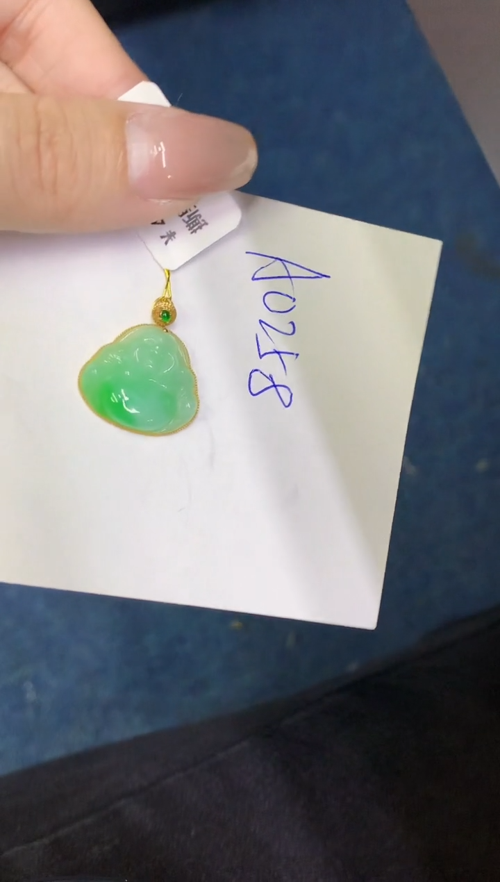 翡翠18K金镶嵌颈饰0000000000