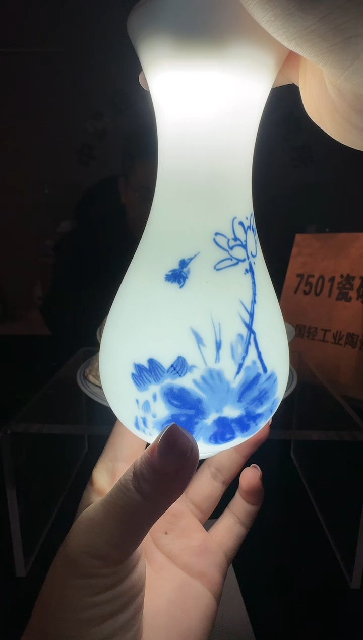 瓷摆件滑石子小花瓶