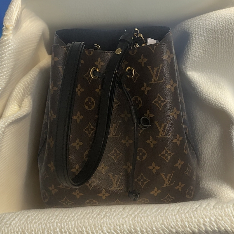 95新 LouisVuitton/路易威登 单肩包 黑色水桶包 