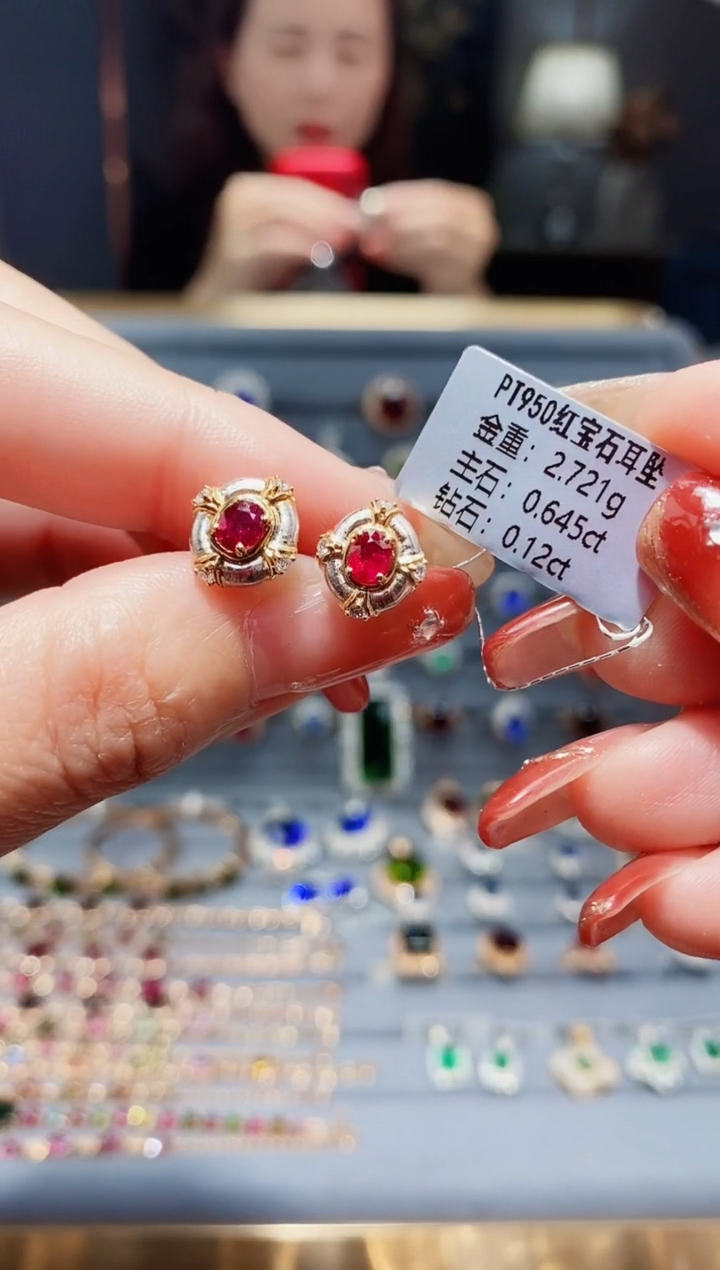 【闪购商品】红宝石耳饰铂Pt950镶嵌0.645.