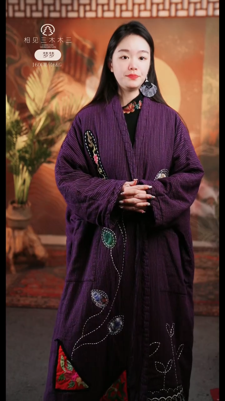 紫色棉服款式宽松