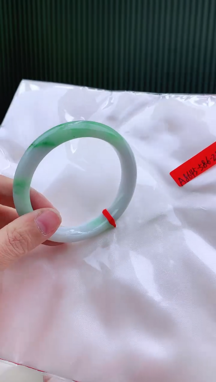 未镶嵌手镯翡翠58