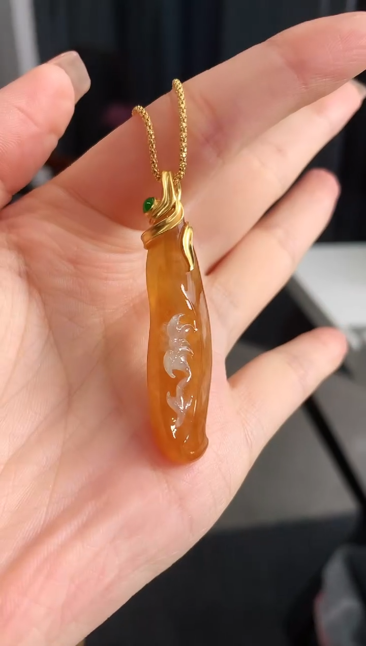 【闪购商品】翡翠吊坠(不含链)18K金镶嵌吊坠