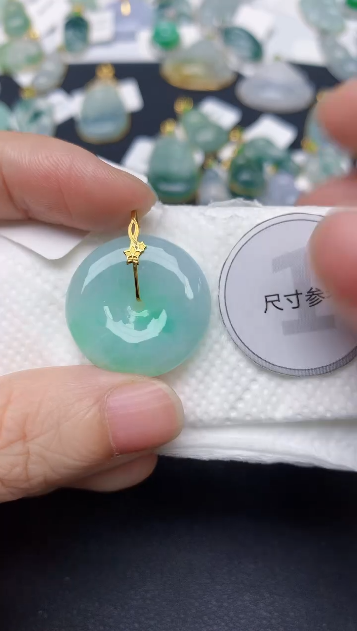 颈饰18K金镶嵌翡翠天然缅甸A货翡翠