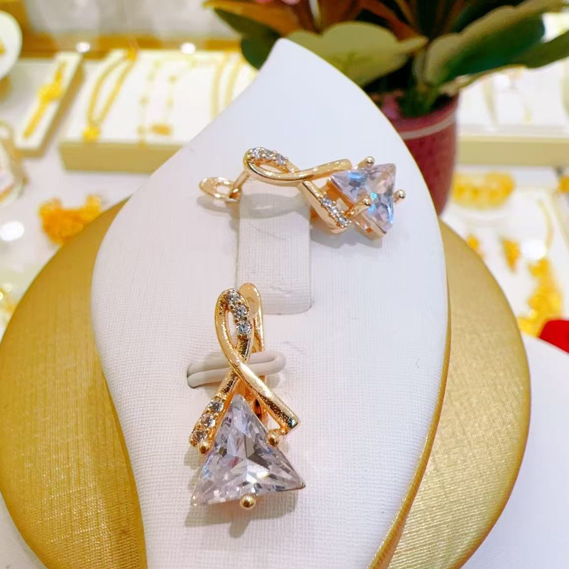 合金耳饰 0.05g 玫瑰金包【1】سېھران قىزىل ئالتۇن قاپلىما ھالقا 