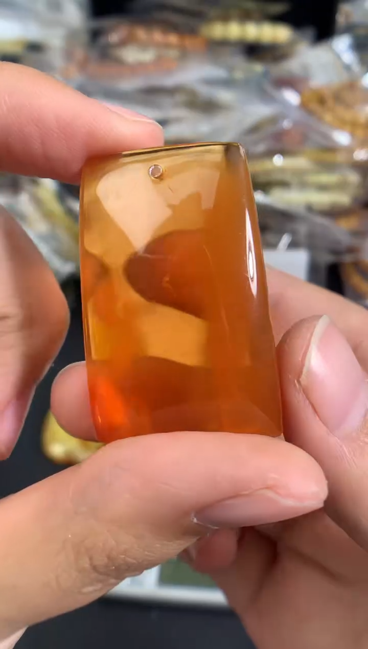 蜜蜡未镶嵌珠宝奇石1