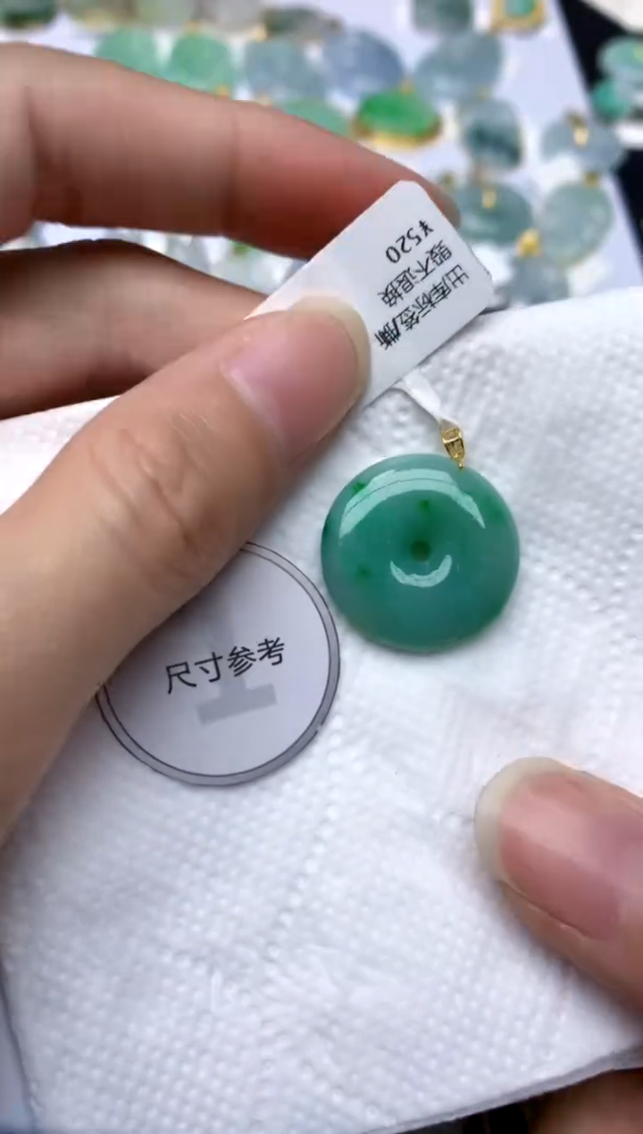 颈饰18K金镶嵌翡翠天然A货翡翠