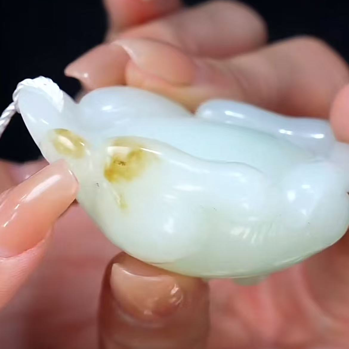 清代和田玉貔貅把件