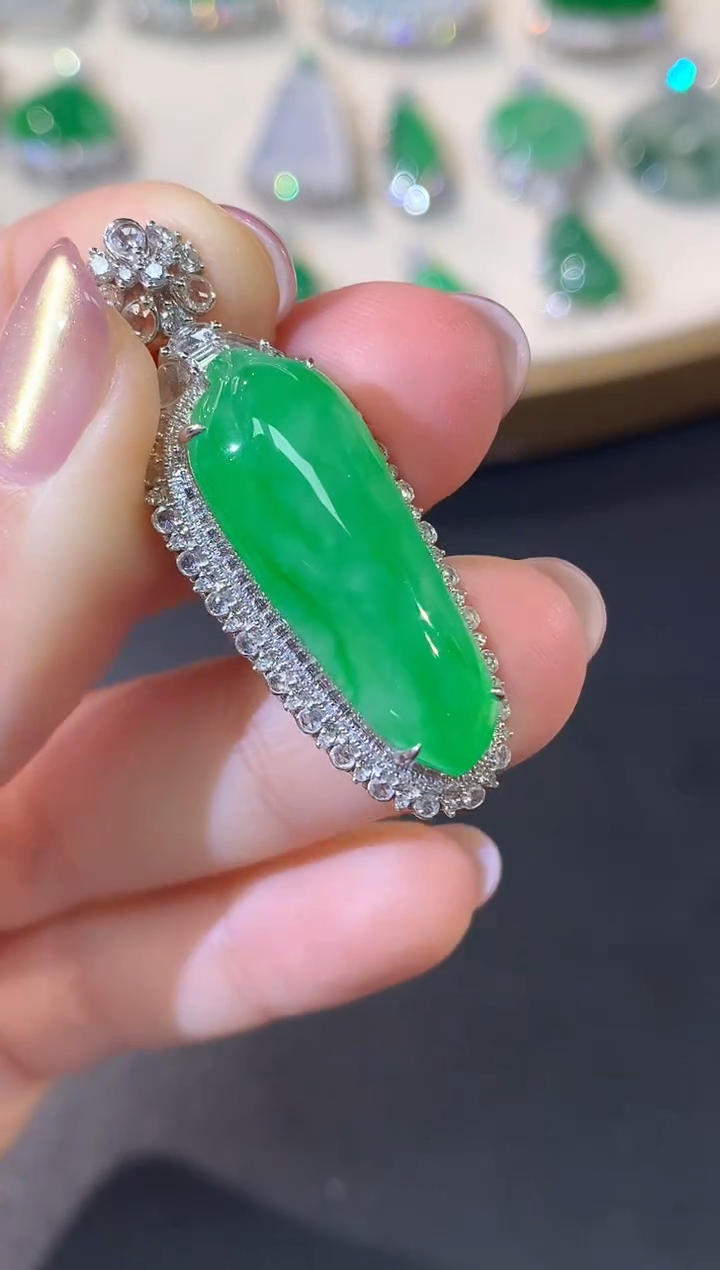 吊坠(不含链)18K金镶嵌翡翠Q167|39999