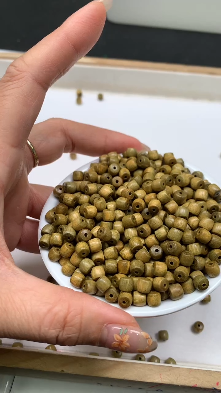 维腊木（绿檀）散珠A2058 绿檀老型 5*5mm40个8元