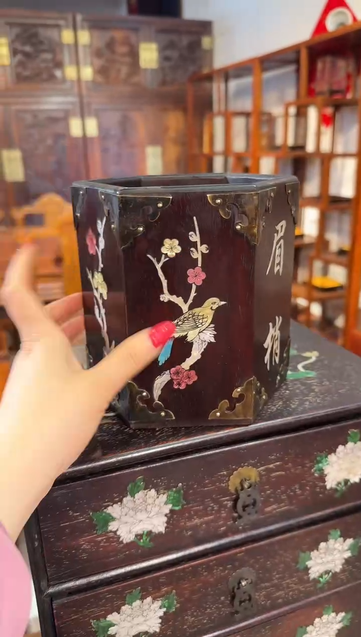 【闪购商品】木木艺邵氏紫檀喜上眉梢笔筒168.888