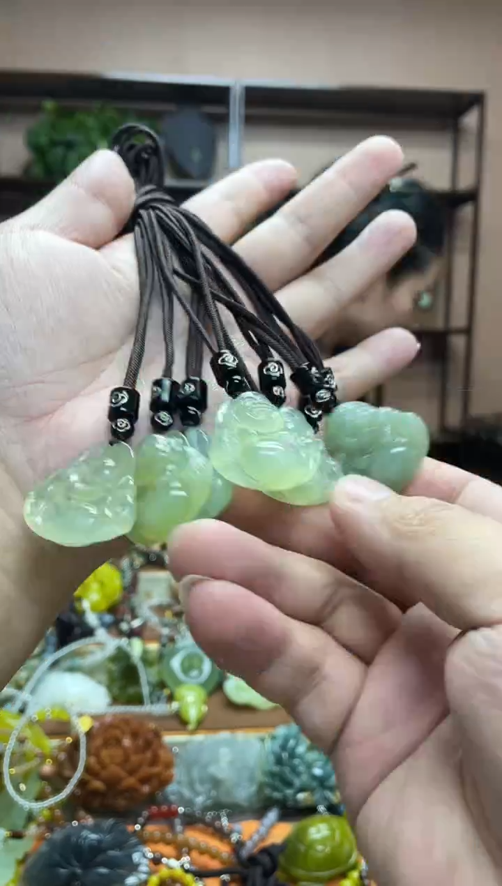 未镶嵌岫玉吊坠多样性发货发其中之一
