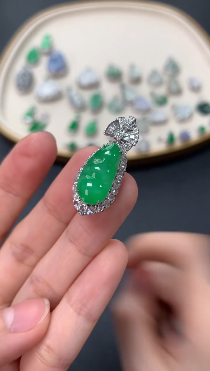 【闪购商品】翡翠吊坠(不含链)18K金镶嵌16800